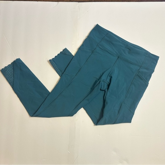 Lululemon Sz 6 Tight Stuff Tight II 2 Crop 25” Reflective Dots Luxtreme - Picture 3 of 10